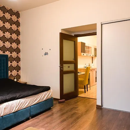 Romana Square Near Old Town - Ultracentral Location Apartment